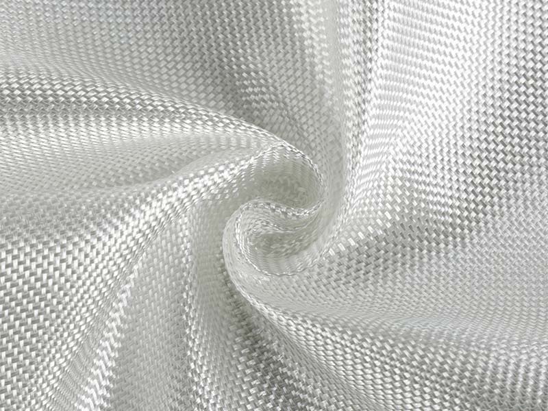 What are the features and uses of plain weave carbon?